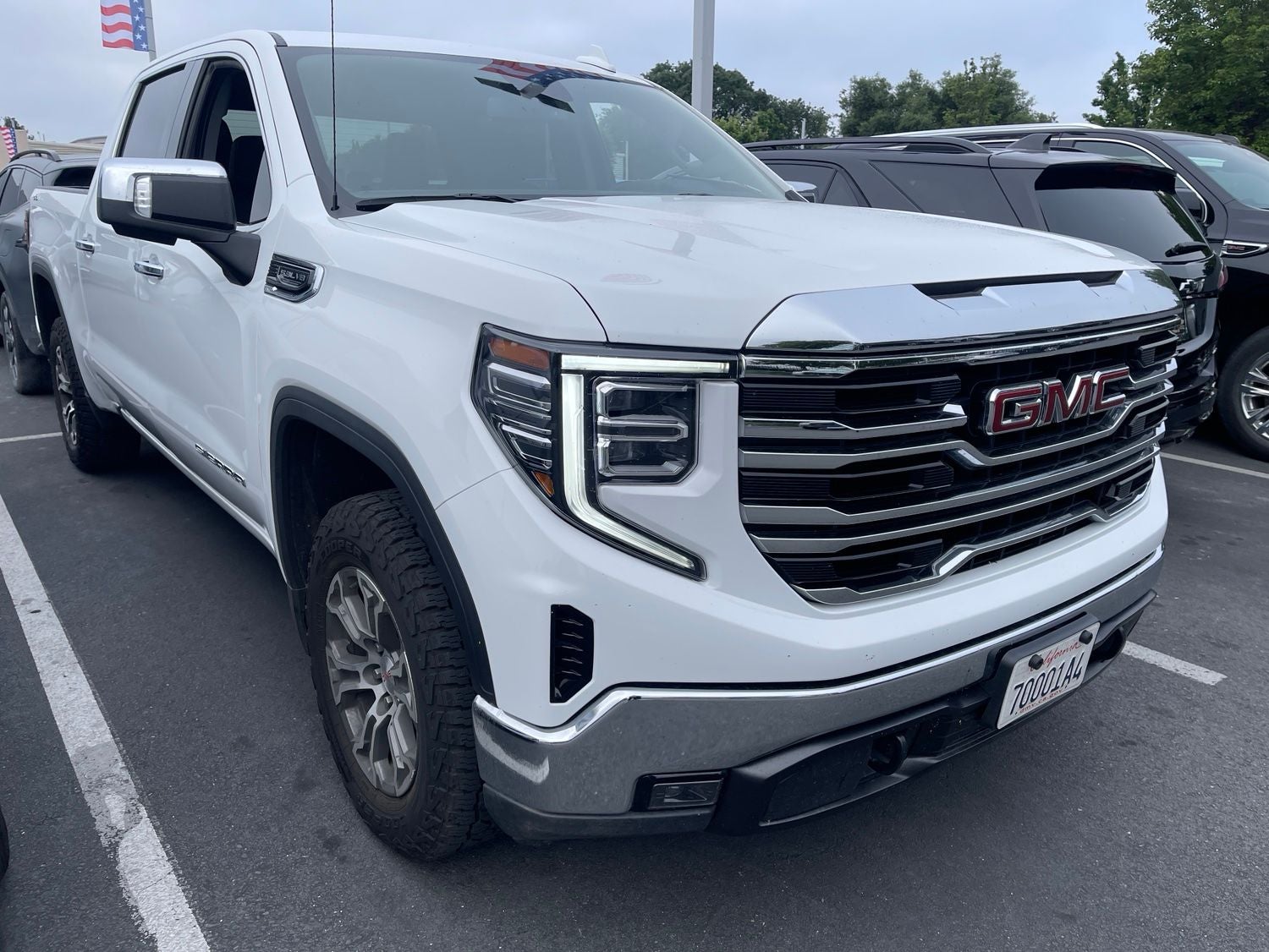 2025 GMC Sierra 4WD Crew Cab Short Box SLT's photo