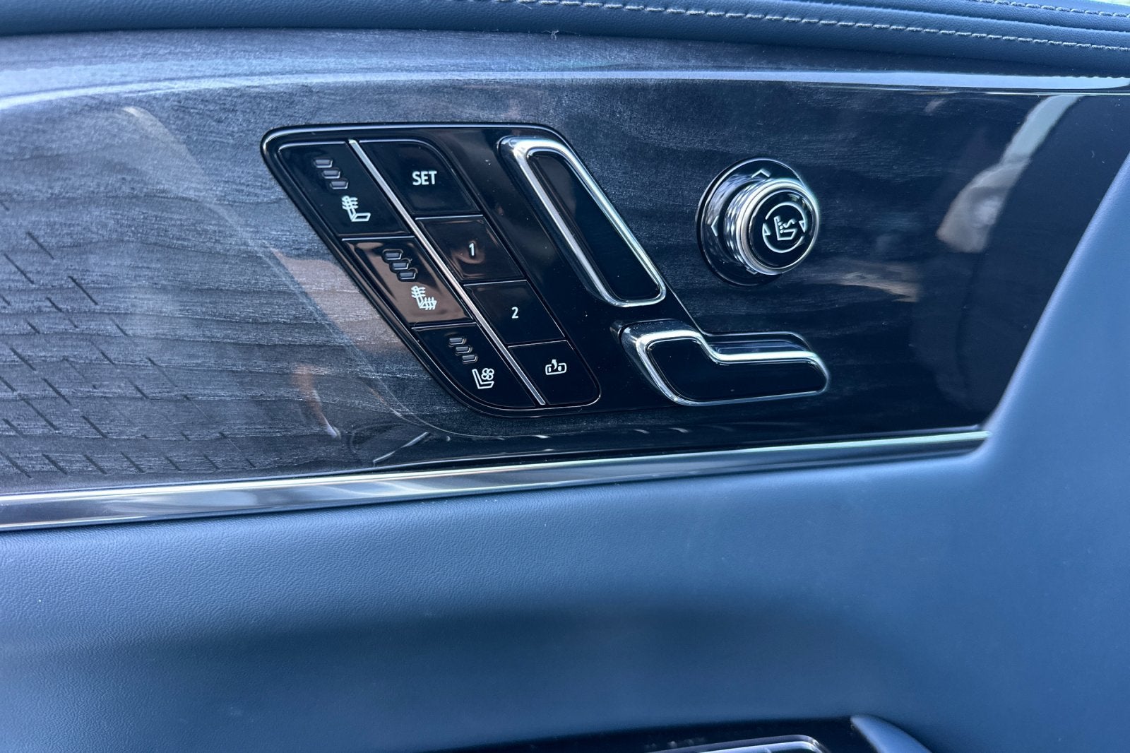 2025 Cadillac ESCALADE IQ Sport 2