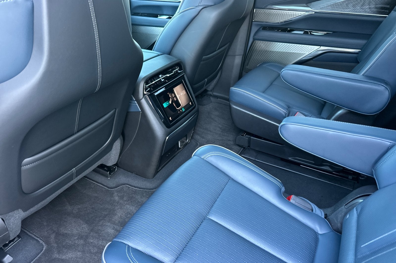 2025 Cadillac ESCALADE IQ Sport 2