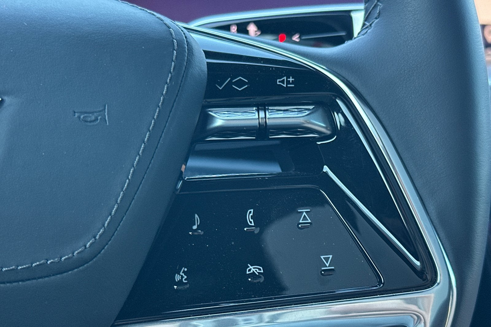 2025 Cadillac ESCALADE IQ Sport 2