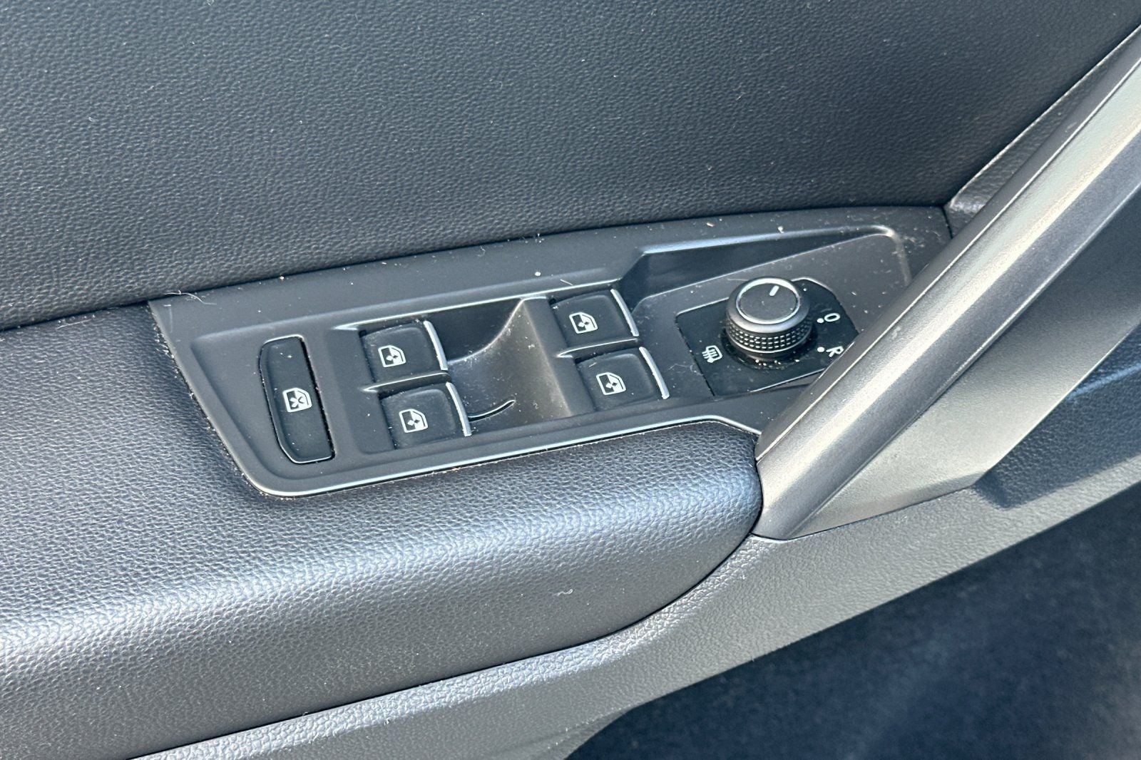 2021 Volkswagen Tiguan 2.0T SE R-Line Black