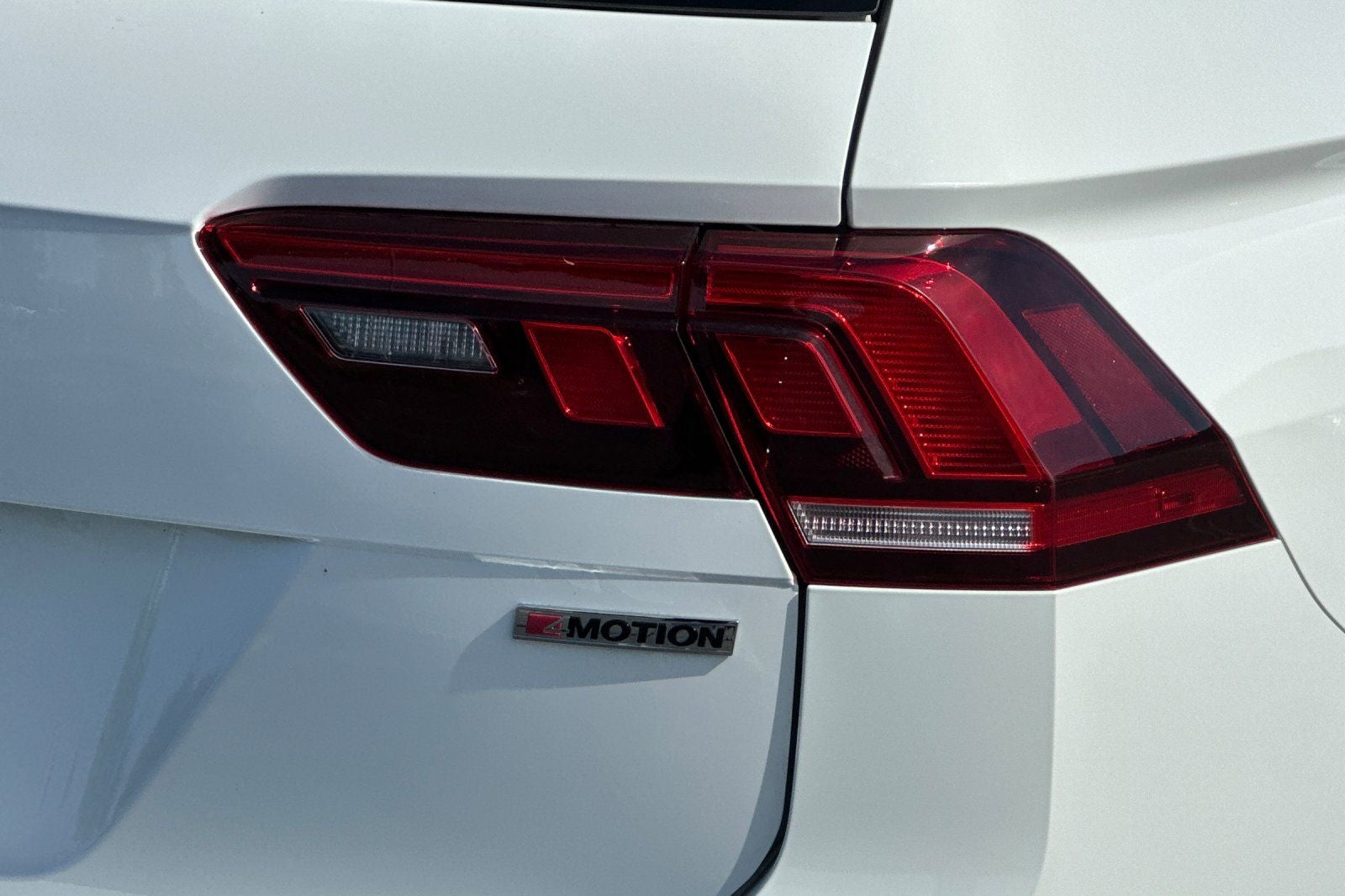 2021 Volkswagen Tiguan 2.0T SE R-Line Black