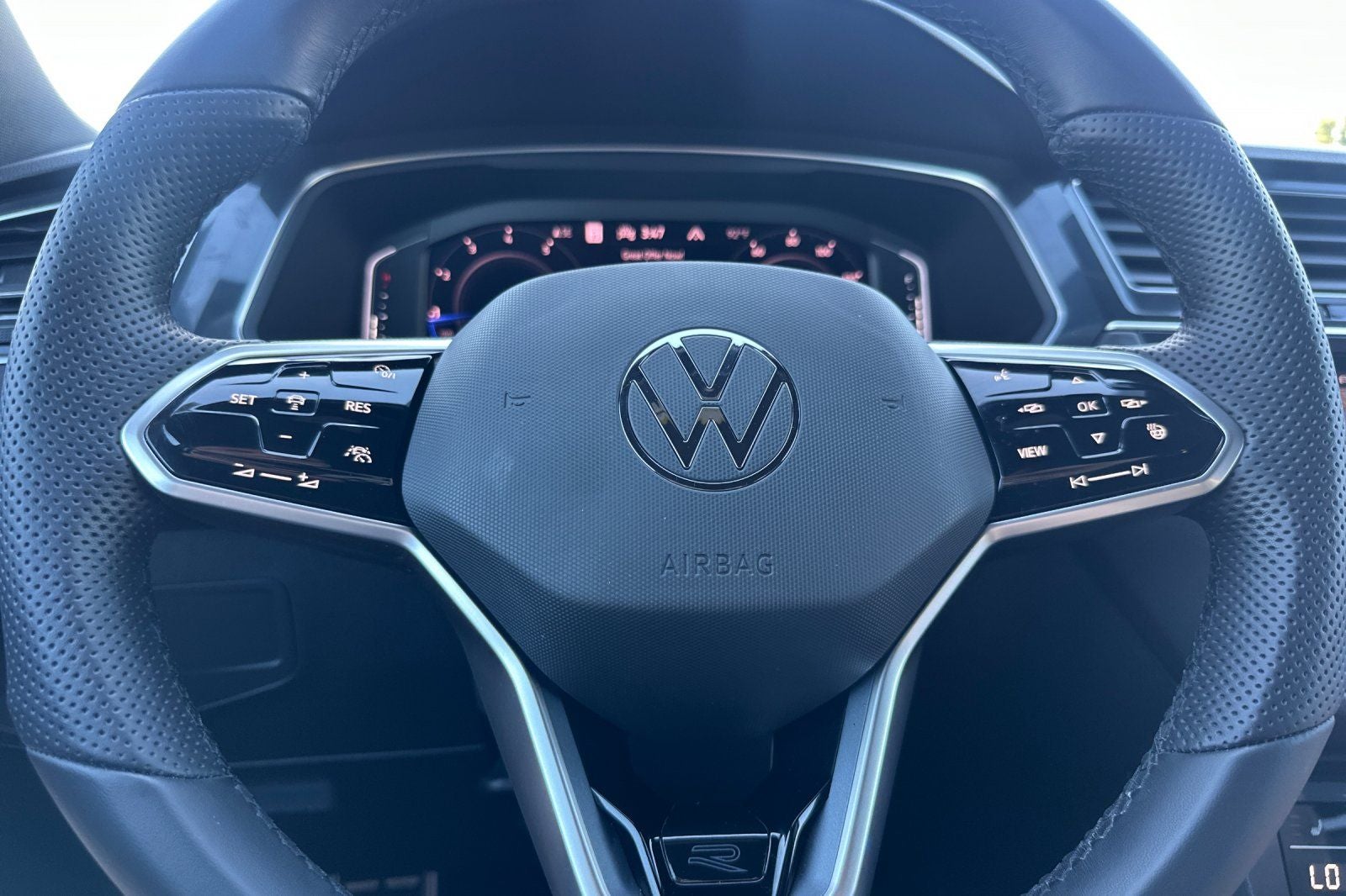 2022 Volkswagen Tiguan 2.0T SEL R-Line