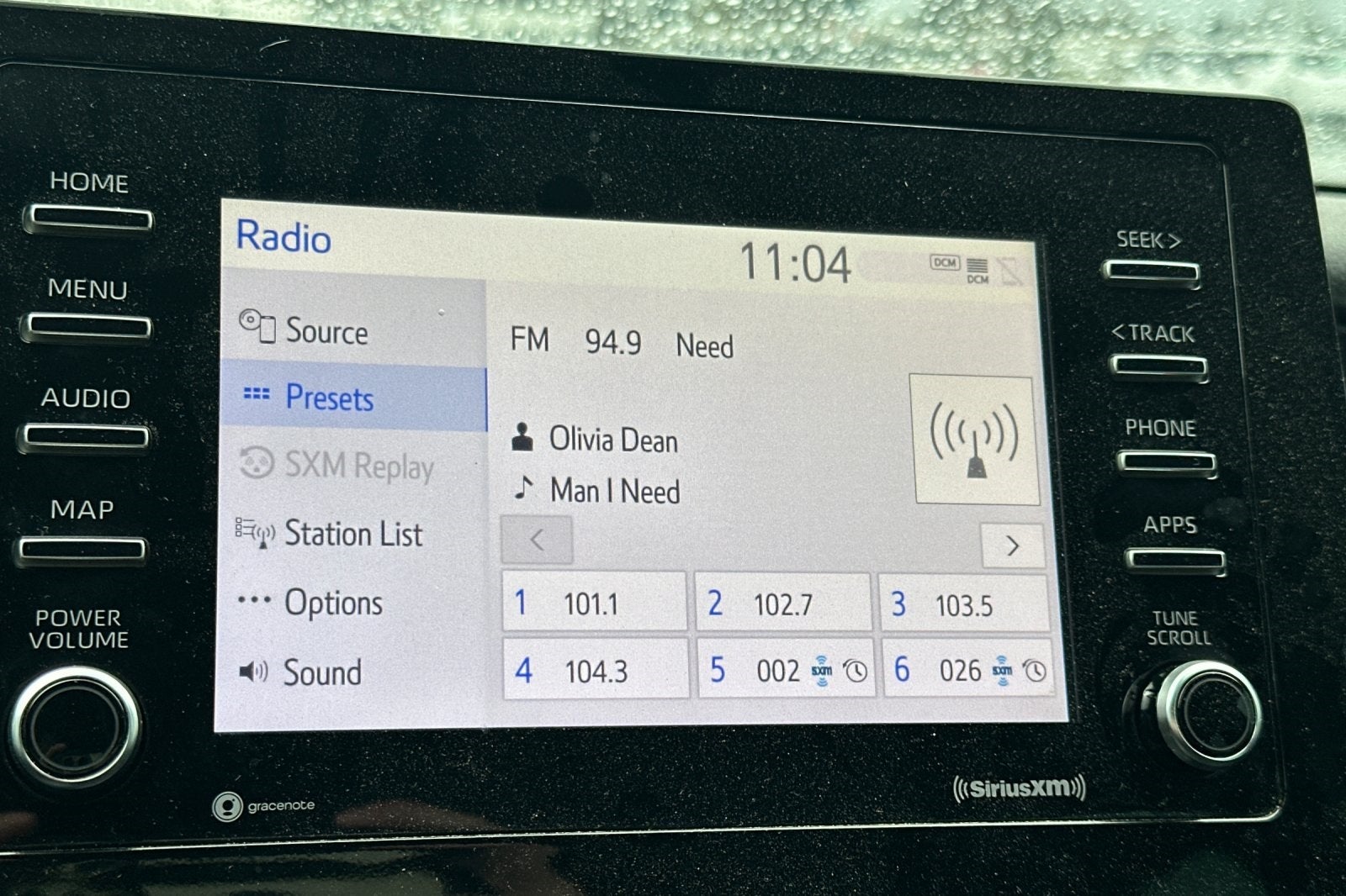 2022 Toyota Camry Hybrid SE