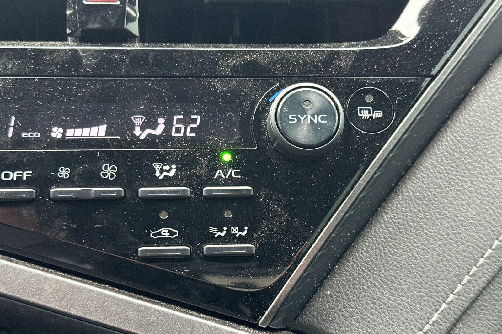 2022 Toyota Camry Hybrid SE