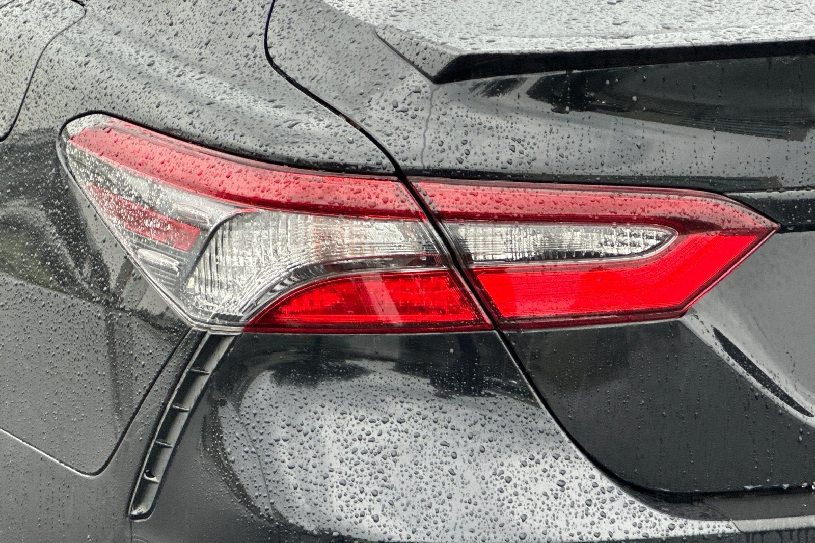 2022 Toyota Camry Hybrid SE