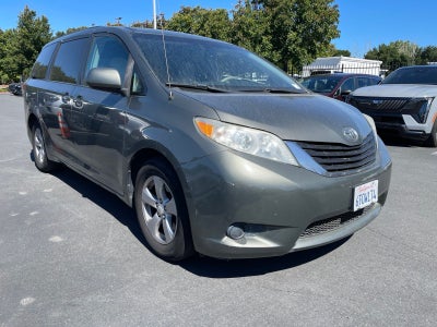 2012 Toyota Sienna LE 8 Passenger
