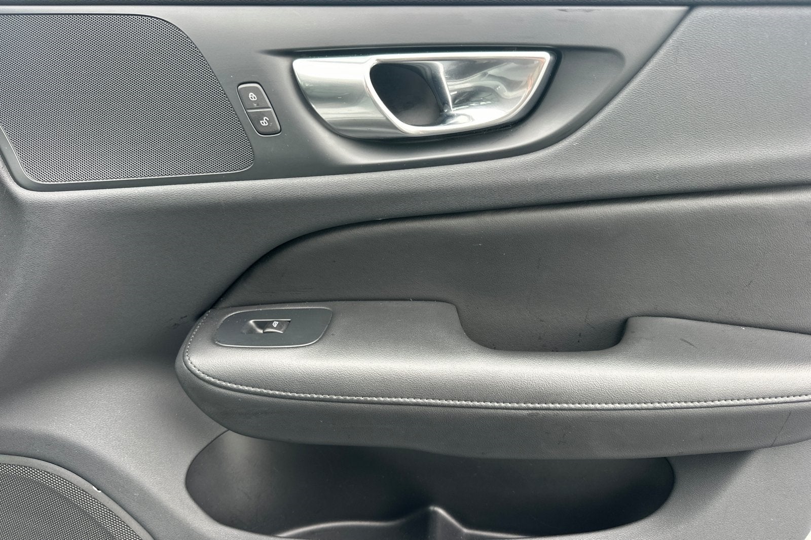 2024 Volvo S60 B5 Plus Dark Theme