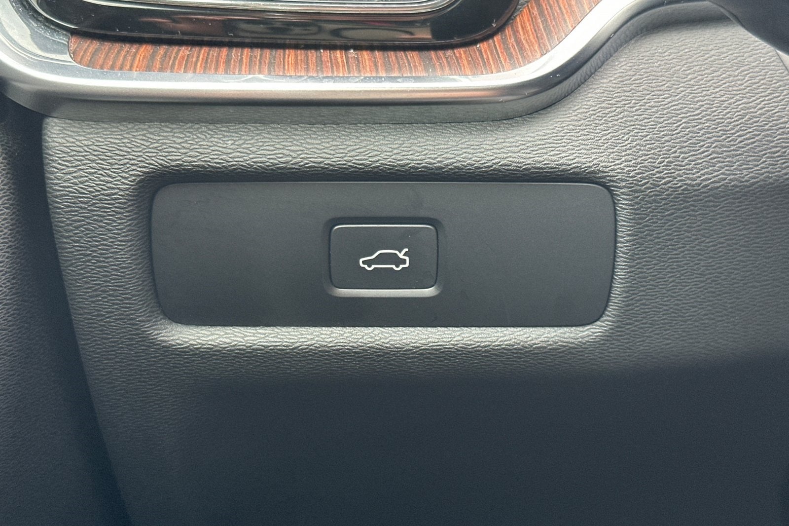 2024 Volvo S60 B5 Plus Dark Theme