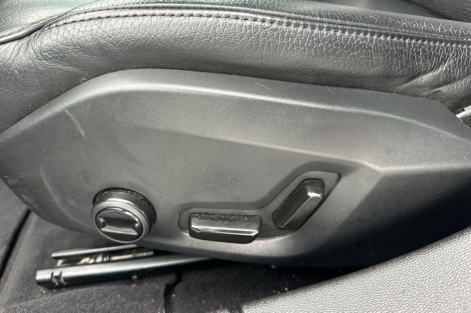 2024 Volvo S60 B5 Plus Dark Theme