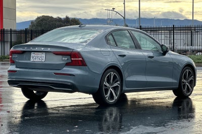 2024 Volvo S60 B5 Plus Dark Theme