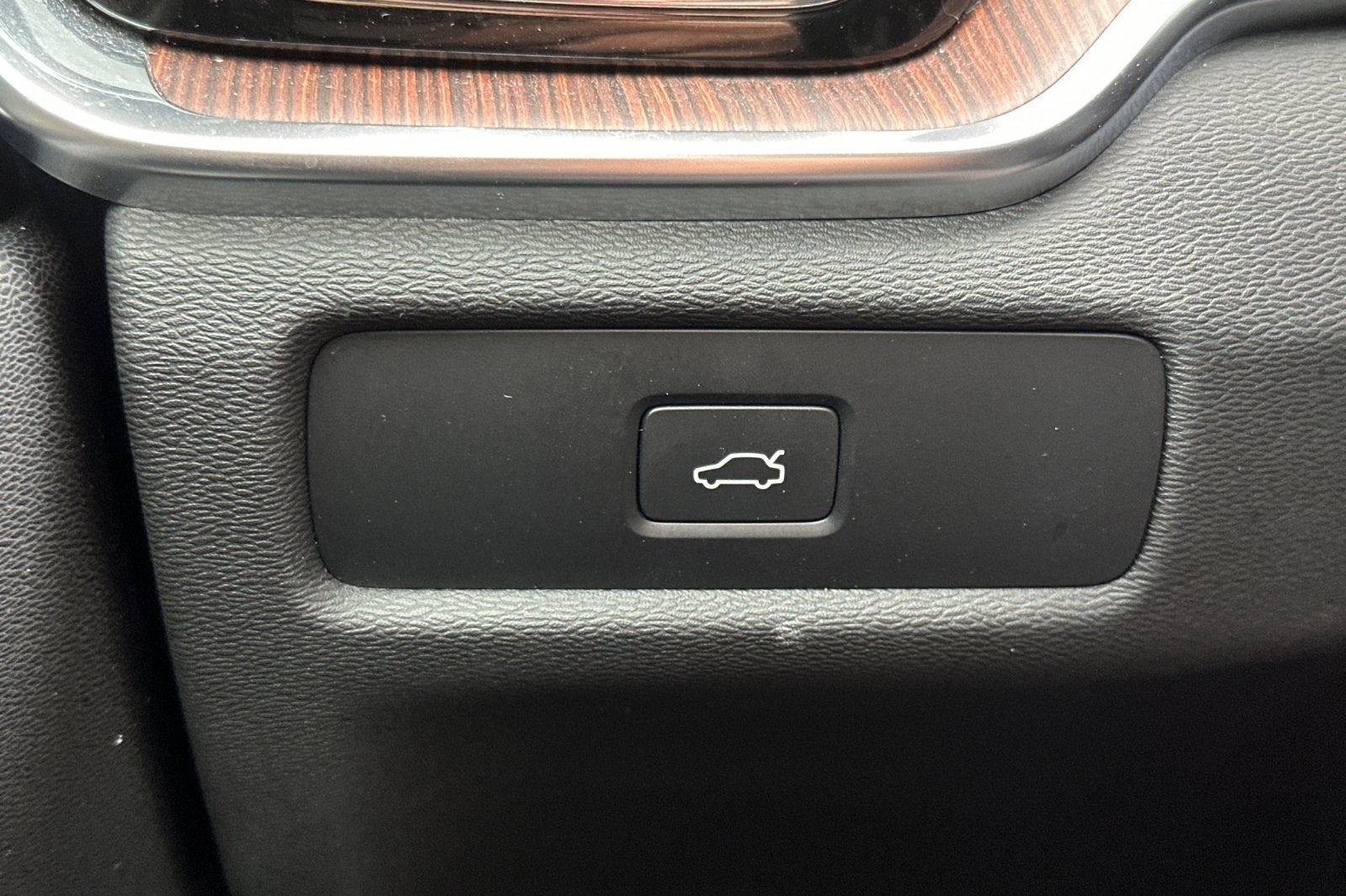 2024 Volvo S60 B5 Plus Dark Theme