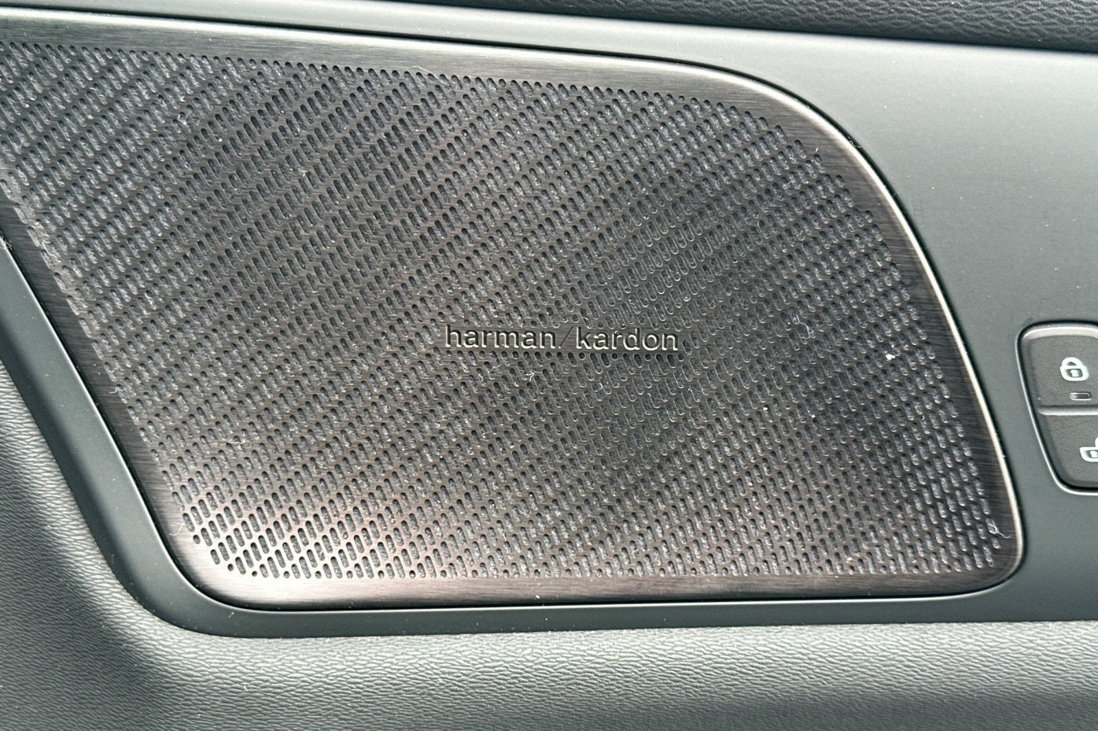 2024 Volvo S60 B5 Plus Dark Theme