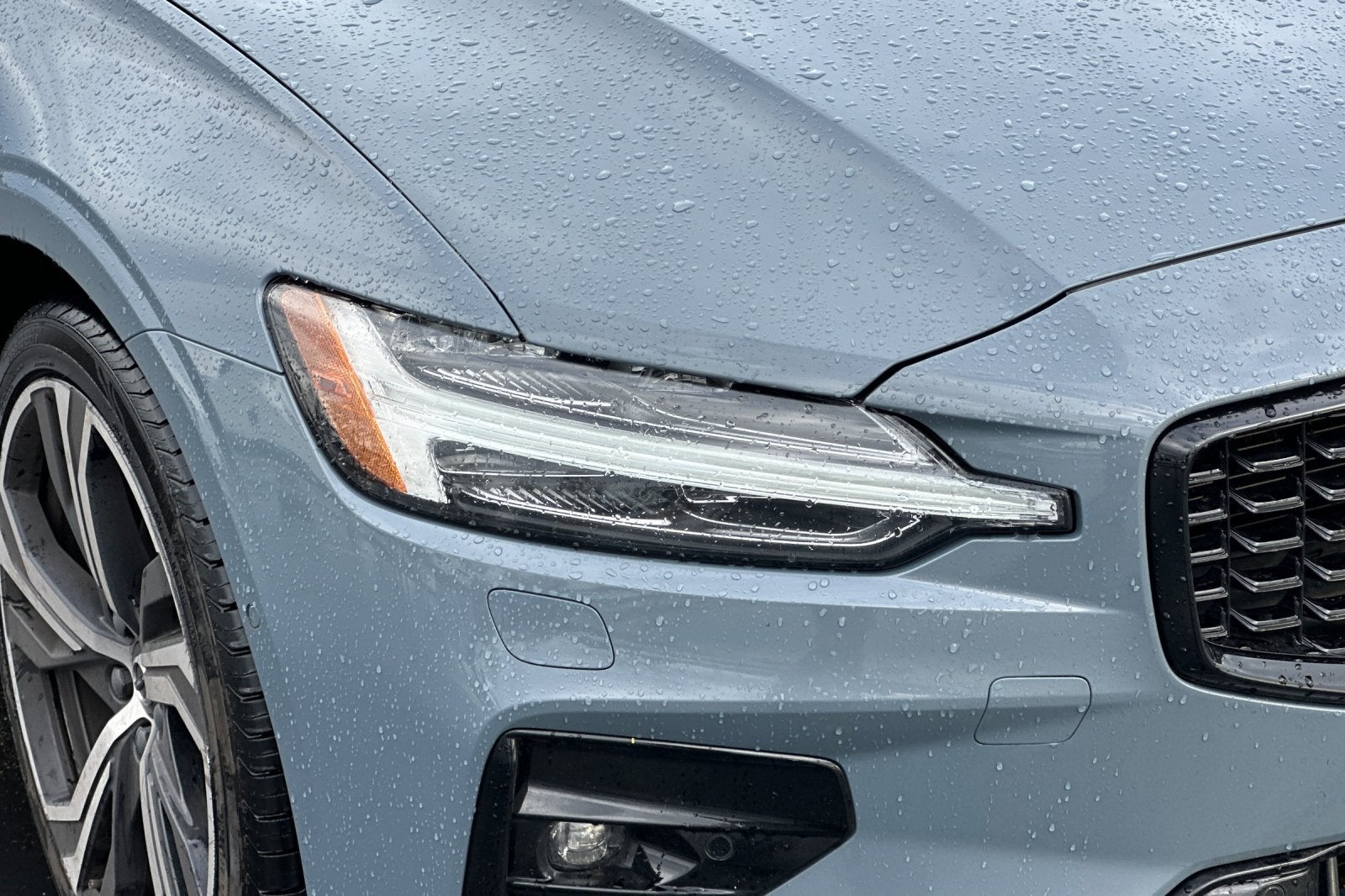 2024 Volvo S60 B5 Plus Dark Theme