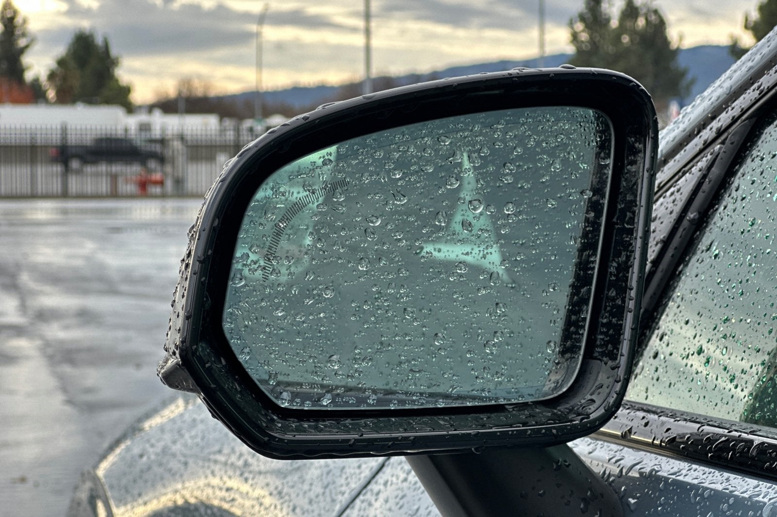 2024 Volvo S60 B5 Plus Dark Theme