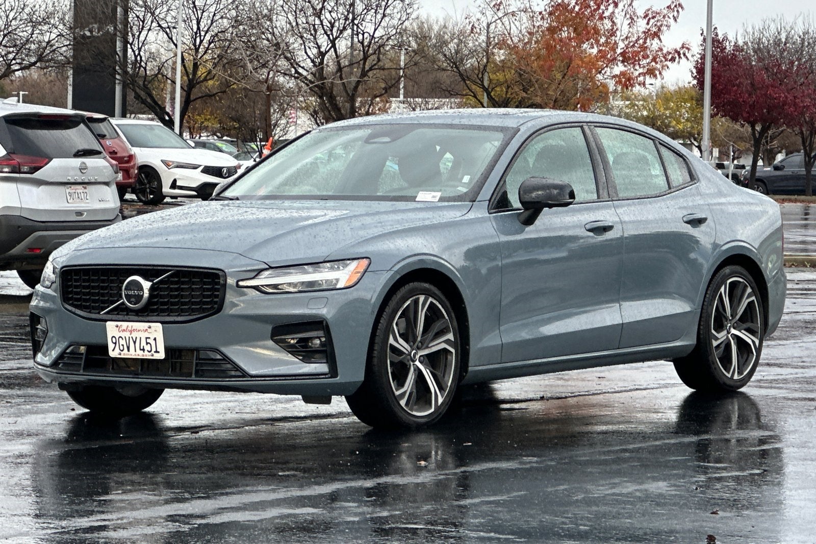 2024 Volvo S60 B5 Plus Dark Theme