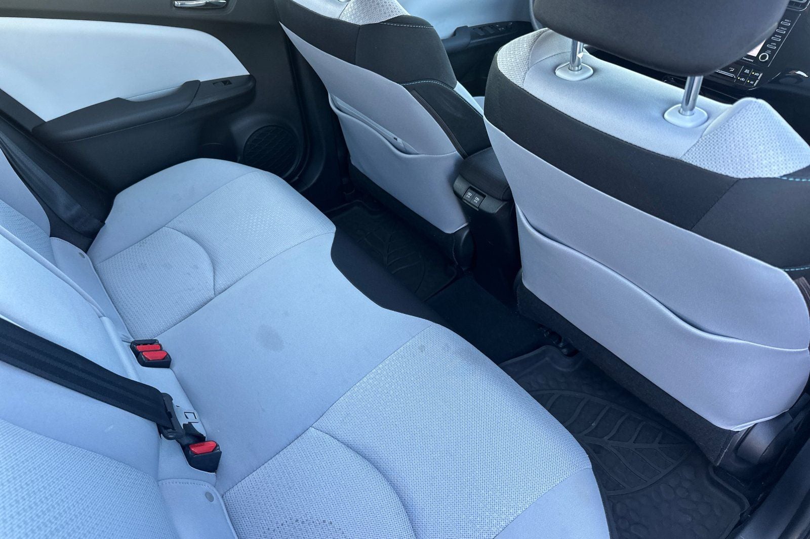 2021 Toyota Prius LE