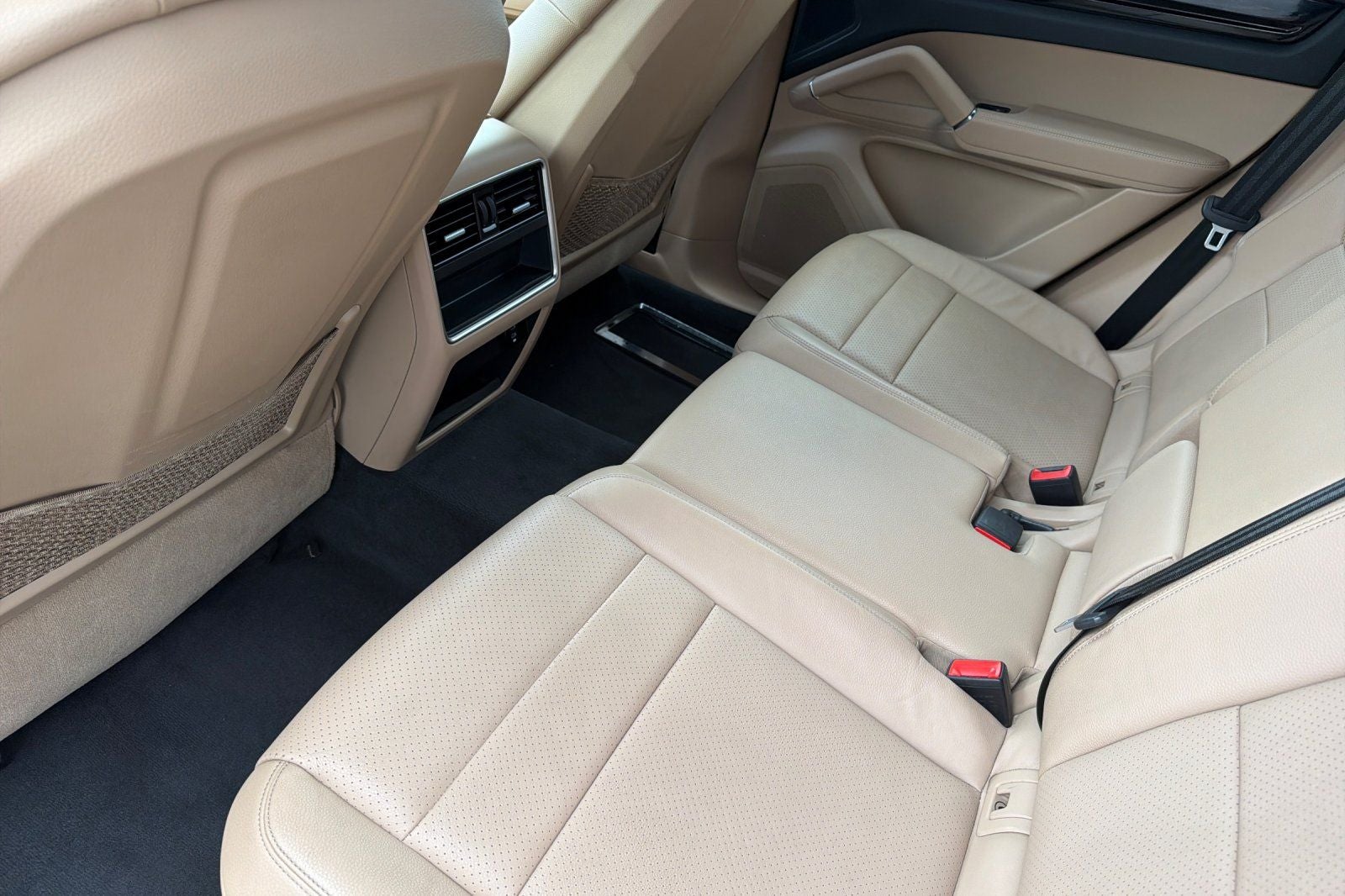 2023 Porsche Cayenne Base