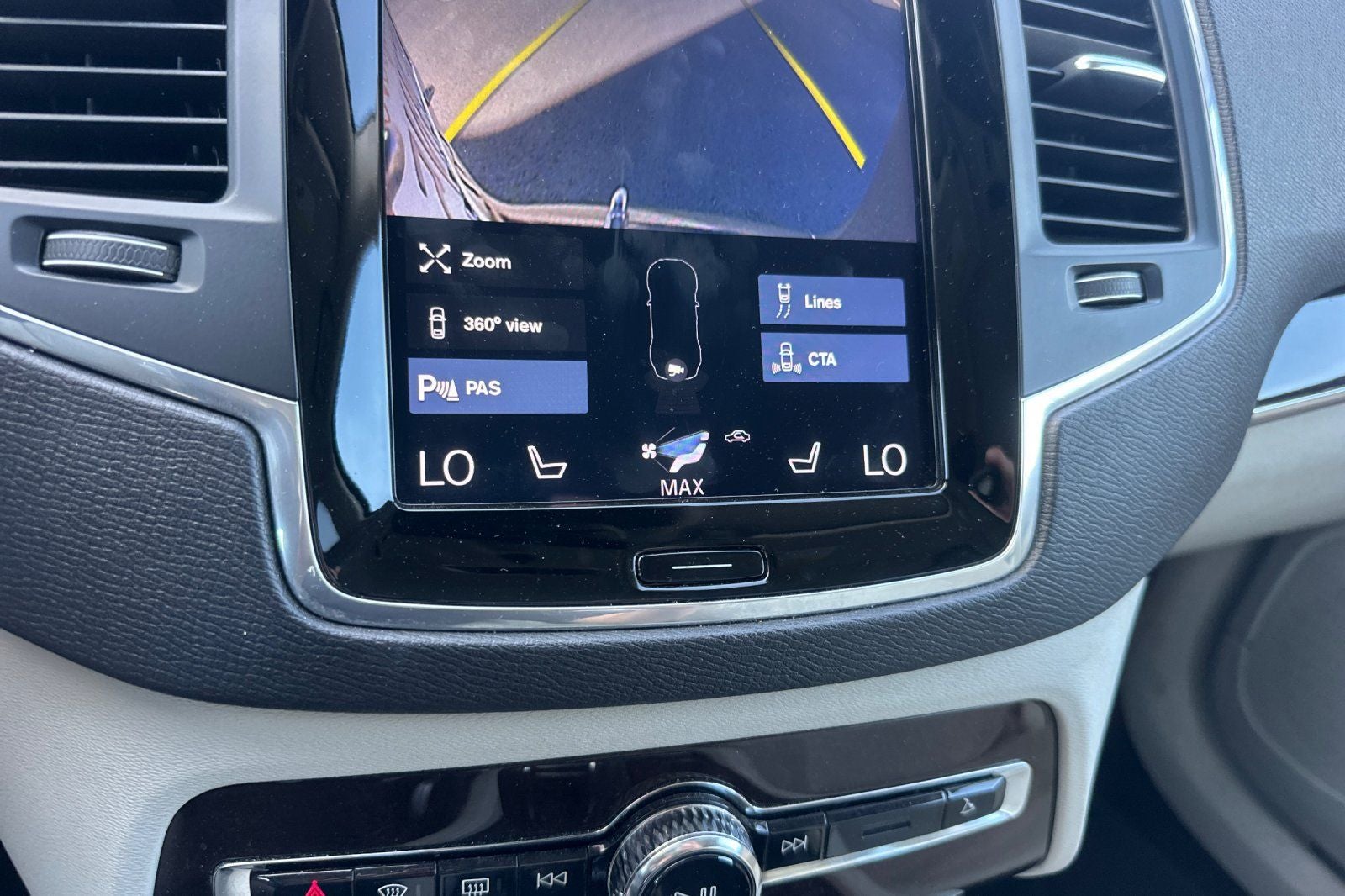 2019 Volvo XC90 T6 Momentum