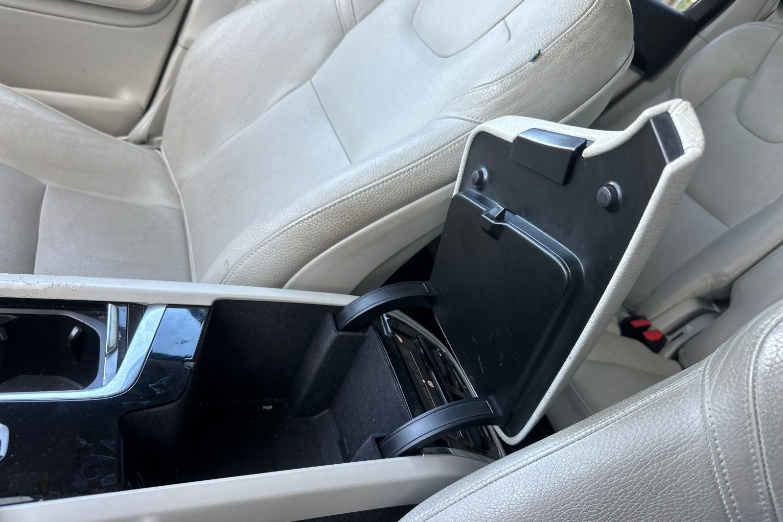 2019 Volvo XC90 T6 Momentum