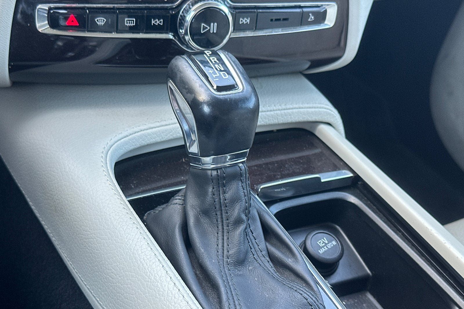 2019 Volvo XC90 T6 Momentum