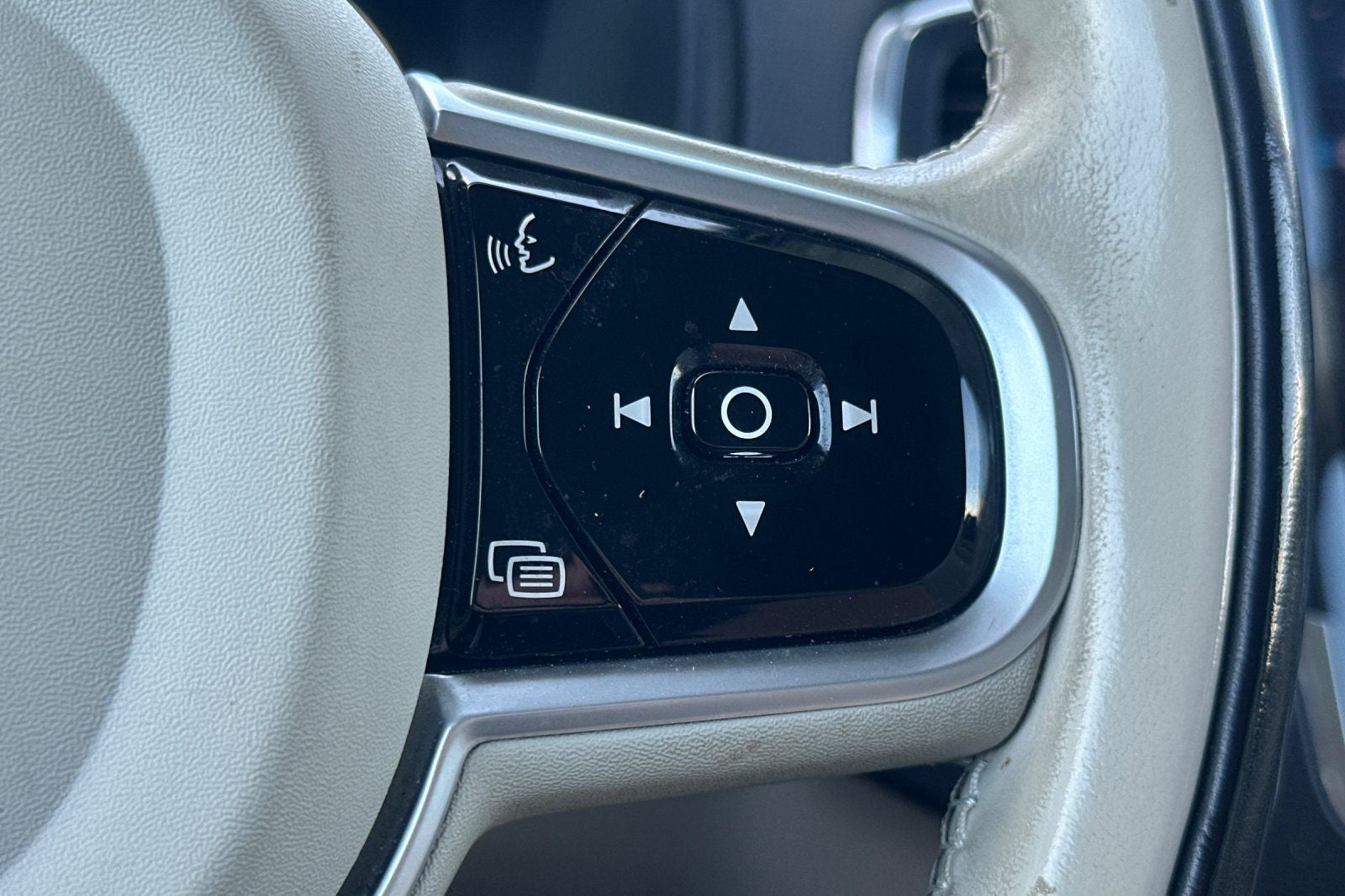 2019 Volvo XC90 T6 Momentum