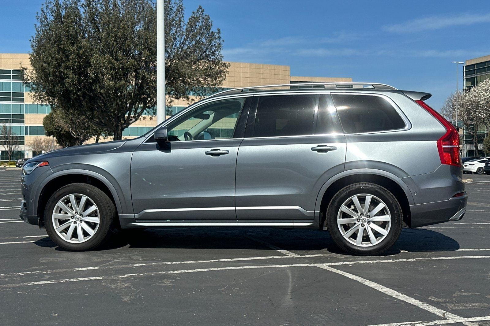 2019 Volvo XC90 T6 Momentum