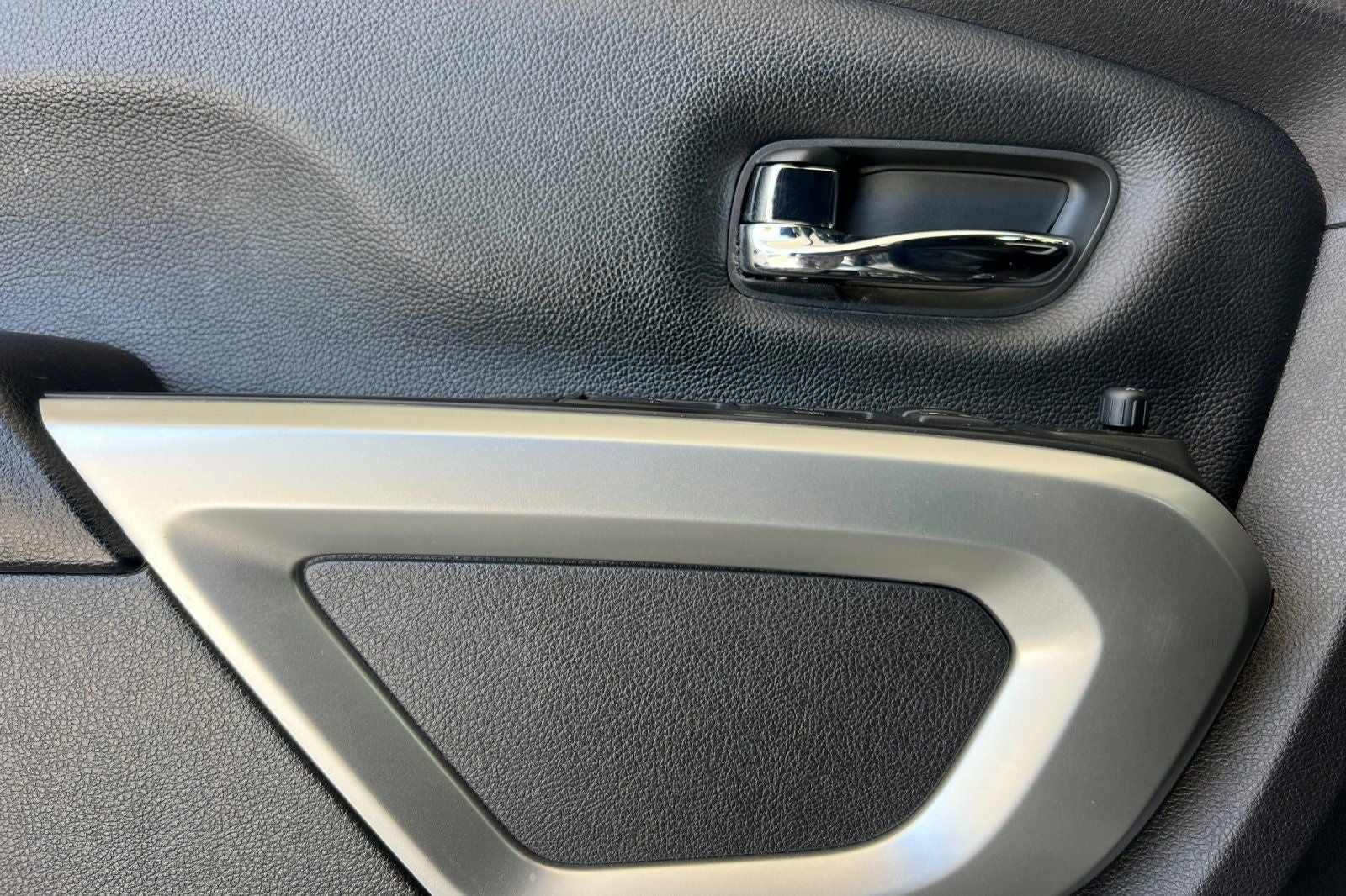 2017 Nissan Titan SV