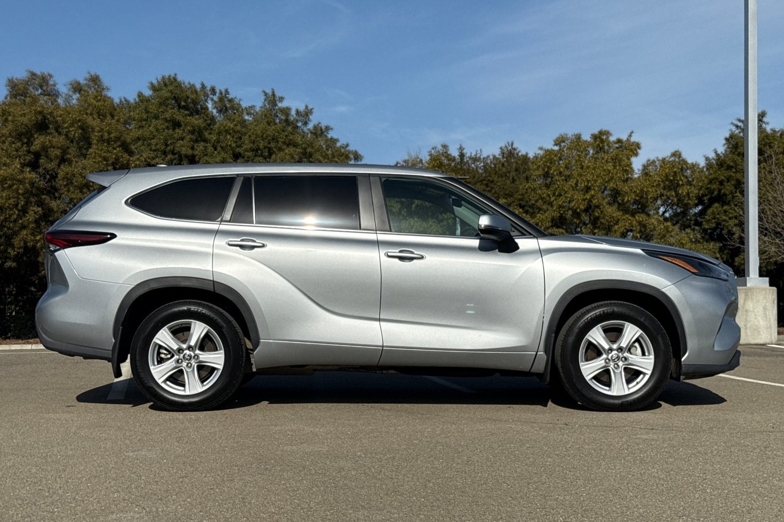 2025 Toyota Highlander LE