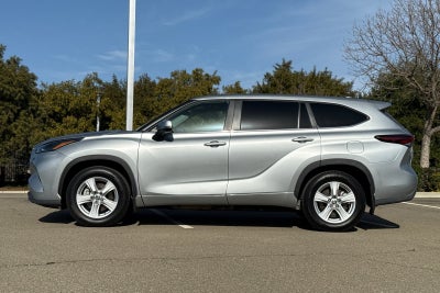 2025 Toyota Highlander LE