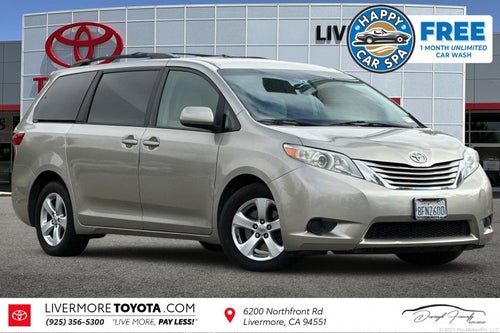 2015 Toyota Sienna LE 8 Passenger