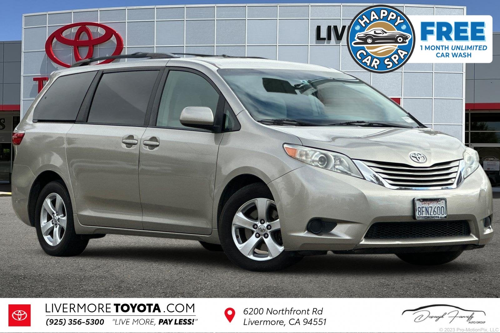 2015 Toyota Sienna LE 8 Passenger