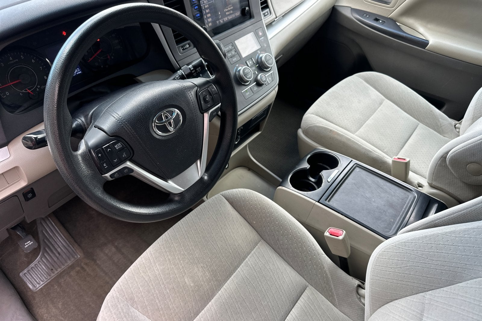 2015 Toyota Sienna LE 8 Passenger