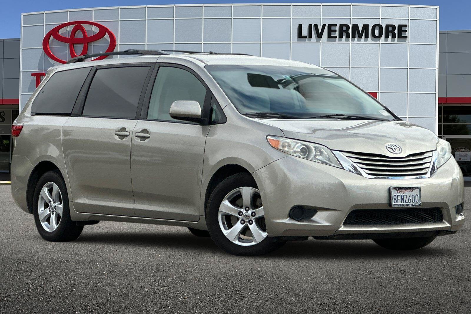 2015 Toyota Sienna LE 8 Passenger