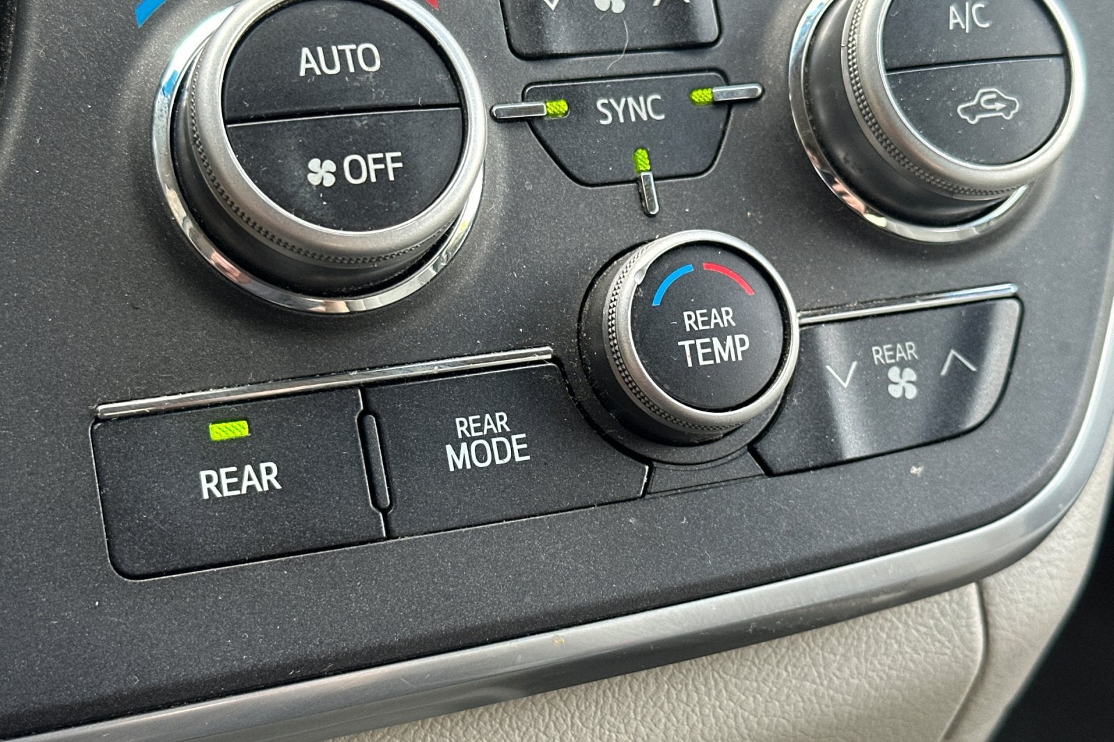 2015 Toyota Sienna LE 8 Passenger