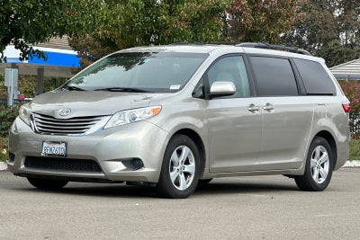 2015 Toyota Sienna LE 8 Passenger