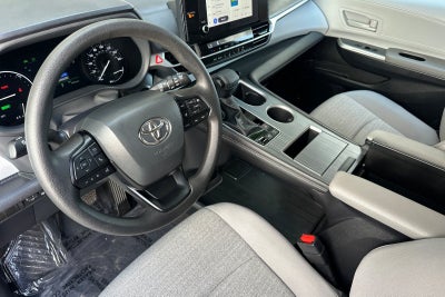 2026 Toyota Sienna LE 8 Passenger
