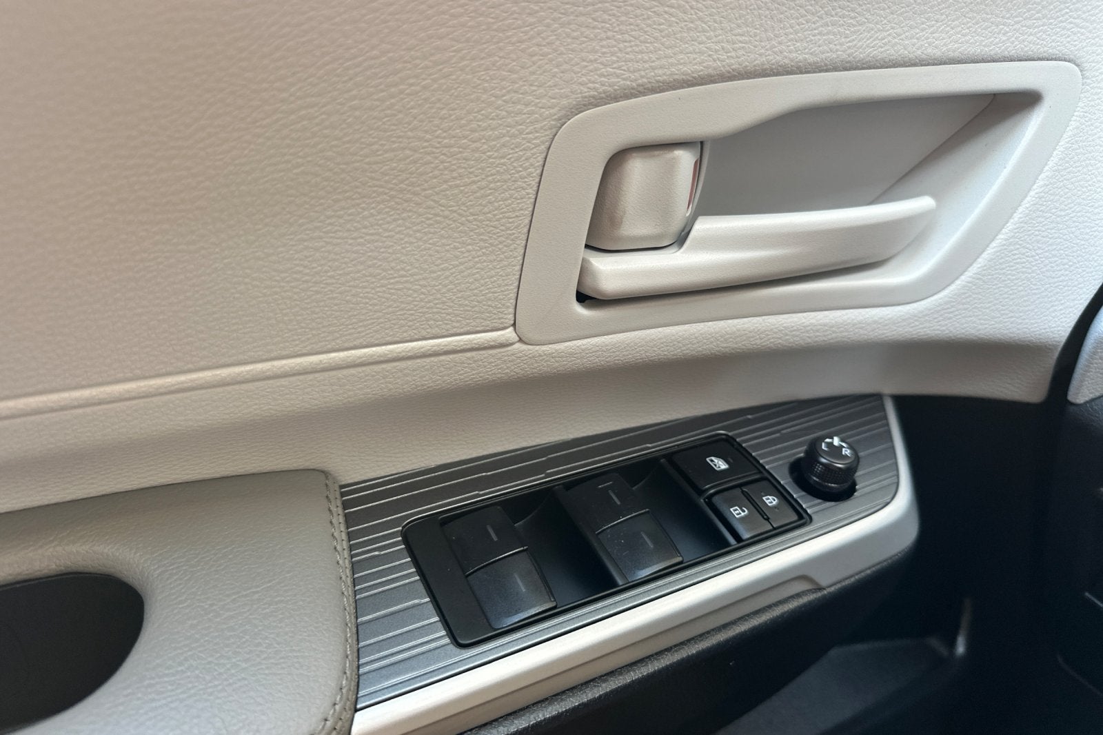 2026 Toyota Sienna LE 8 Passenger