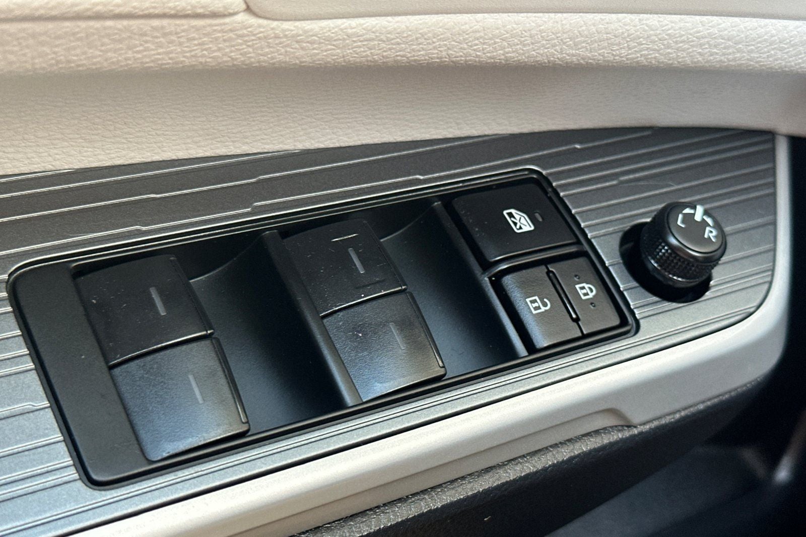 2026 Toyota Sienna LE 8 Passenger