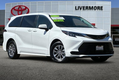 2026 Toyota Sienna LE 8 Passenger