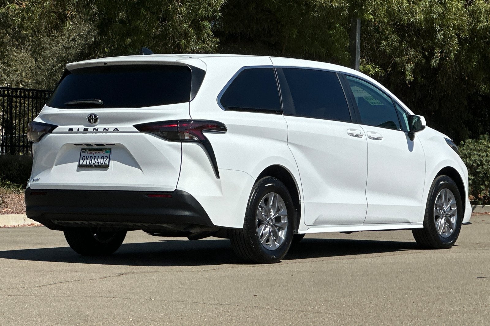 2026 Toyota Sienna LE 8 Passenger