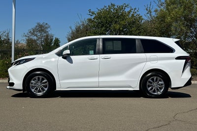 2026 Toyota Sienna LE 8 Passenger