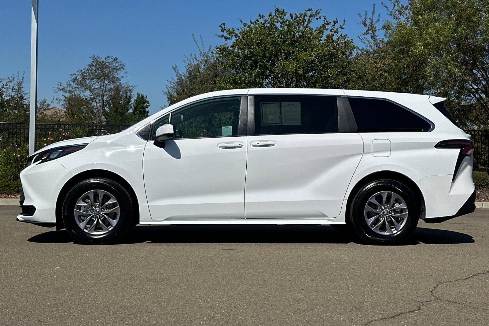 2026 Toyota Sienna LE 8 Passenger