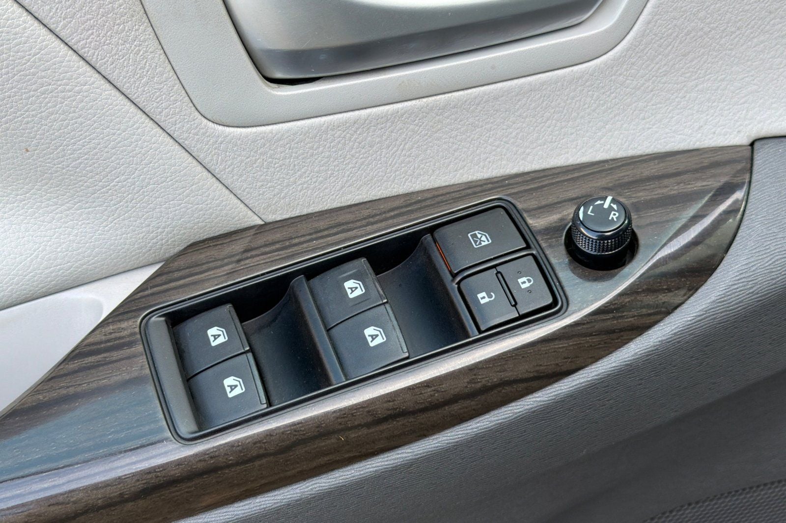 2016 Toyota Sienna XLE 8 Passenger
