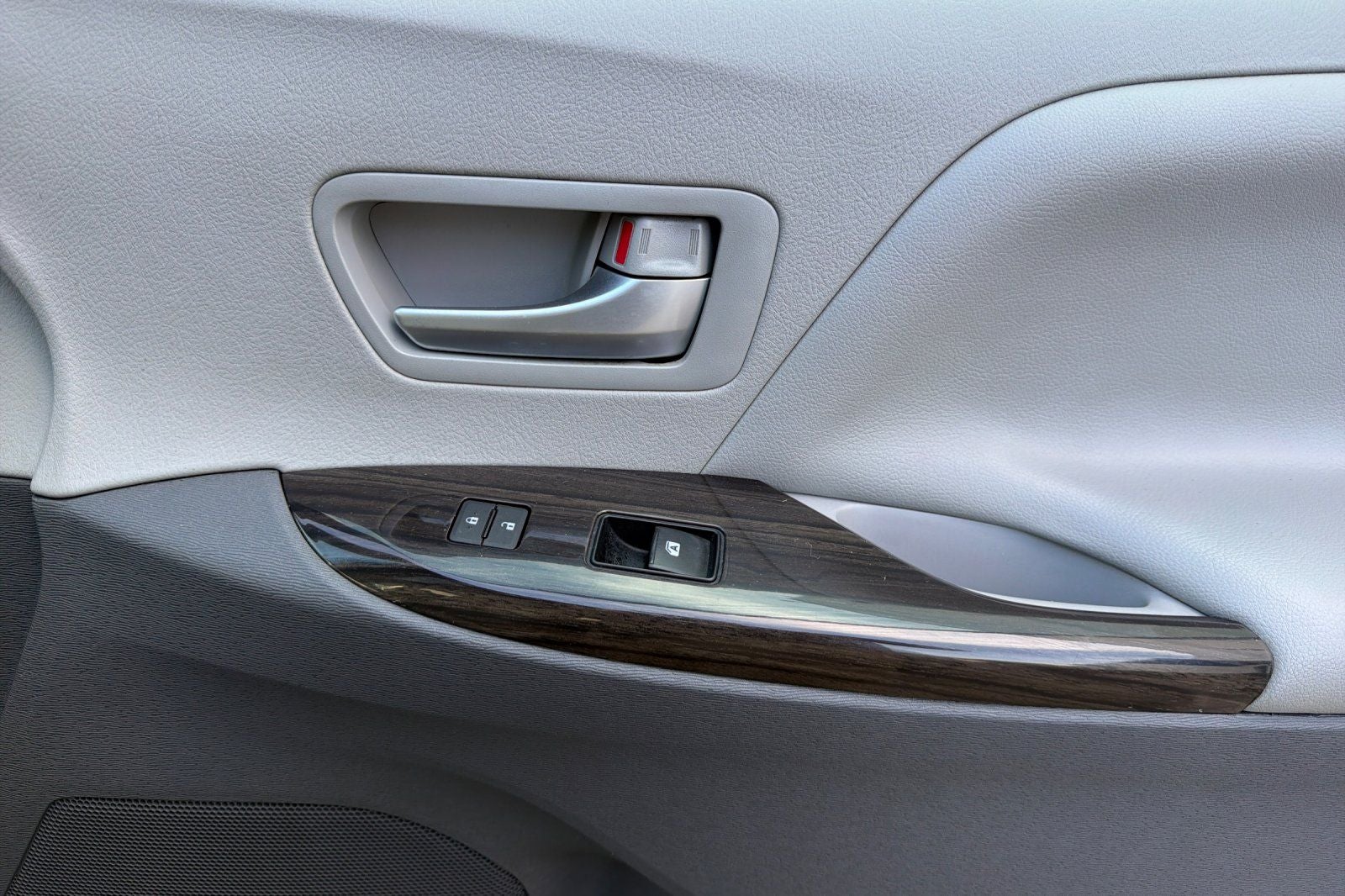 2016 Toyota Sienna XLE 8 Passenger