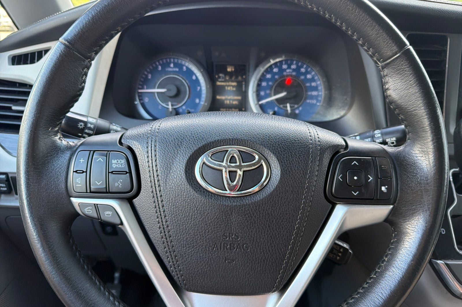 2016 Toyota Sienna XLE 8 Passenger