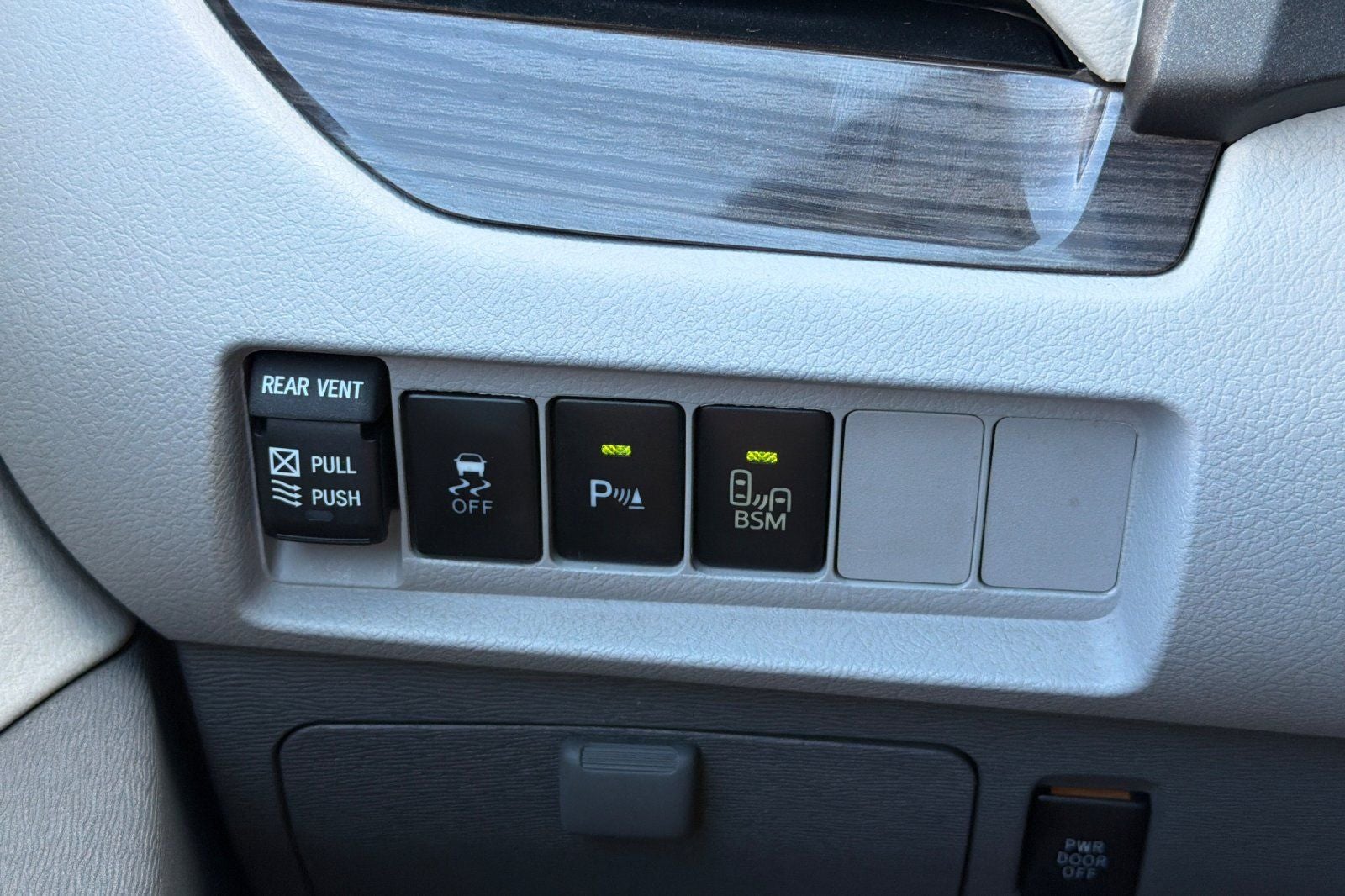 2016 Toyota Sienna XLE 8 Passenger
