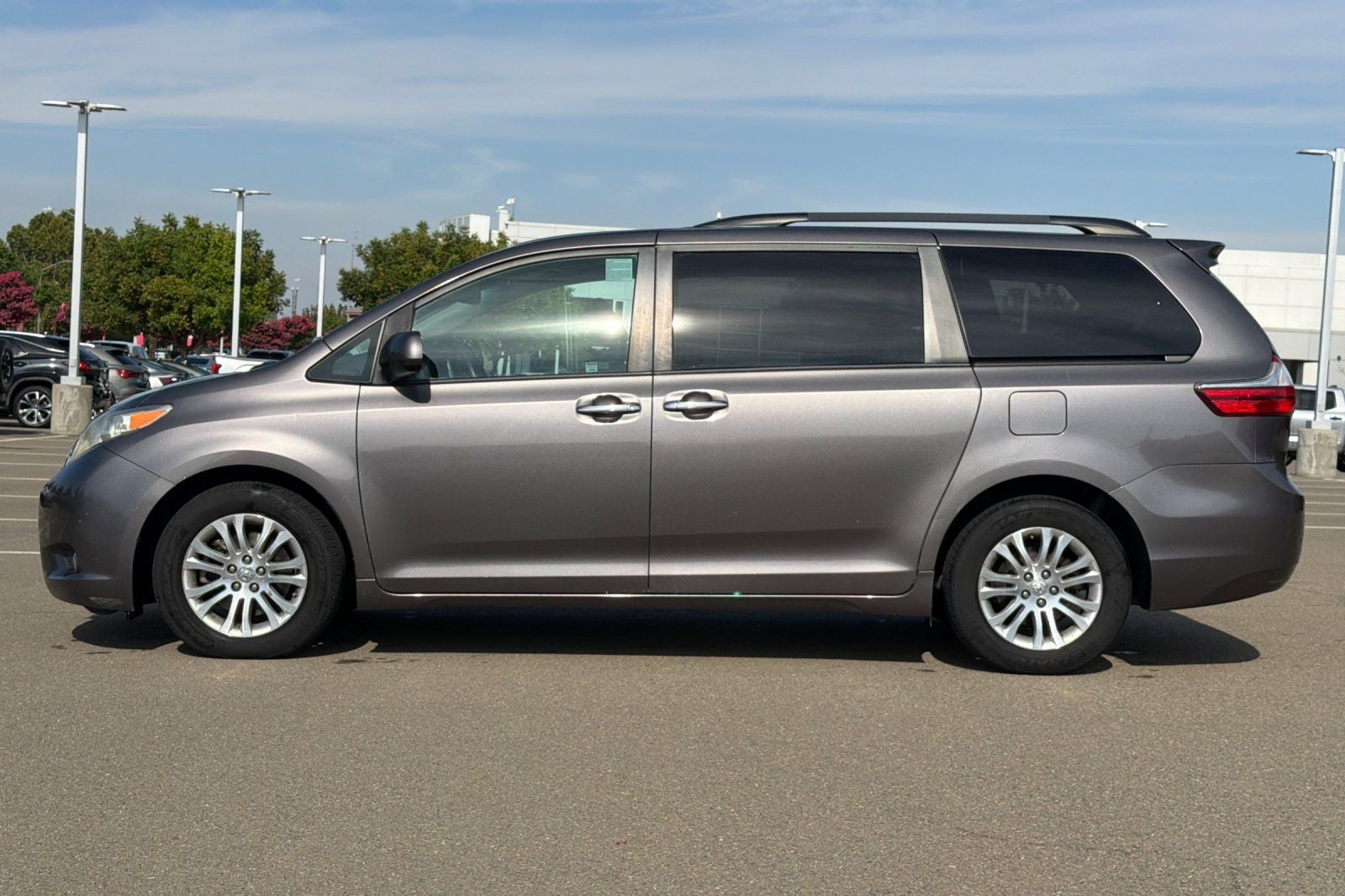 2016 Toyota Sienna XLE 8 Passenger
