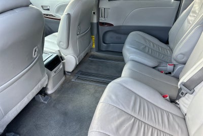 2013 Toyota Sienna XLE 8 Passenger