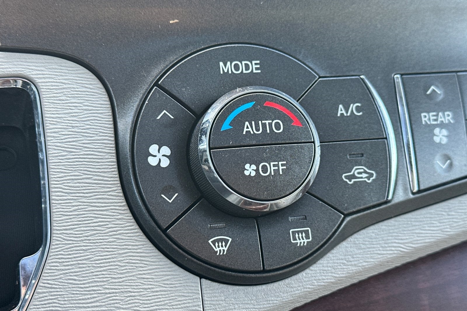 2013 Toyota Sienna XLE 8 Passenger